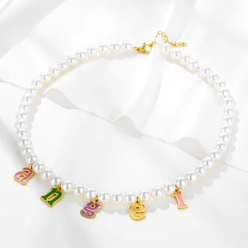 Изготовленное на заказ ожерелье принцессы из жемчуга с 26 буквами из нержавеющей стали, подвеска из стеклянного жемчуга карамельного цвета для девочек в подарок